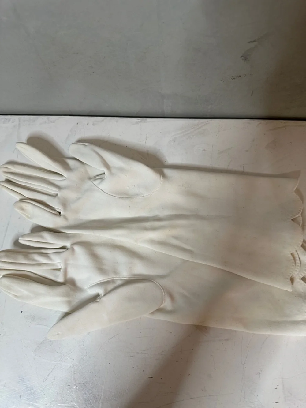 VINTAGE WHITE EMBROIDERED GLOVES 7-7.5
